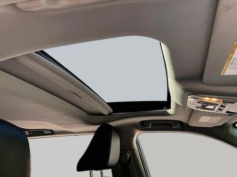 Used 2021 Toyota Highlander Limited FWD image 16