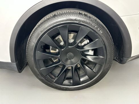 Used 2023 Tesla Model Y Long Range image 11