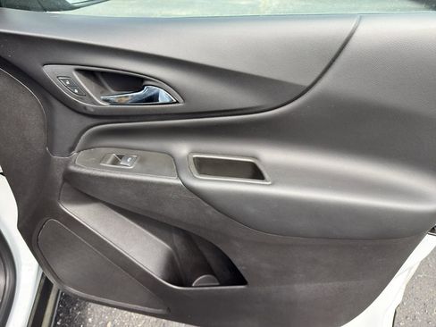 Used 2024 Chevrolet Equinox LT image 32