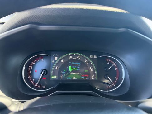 Used 2024 Toyota RAV4 LE AWD/4WD image 9