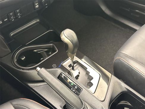 Used 2018 Toyota RAV4 SE image 27