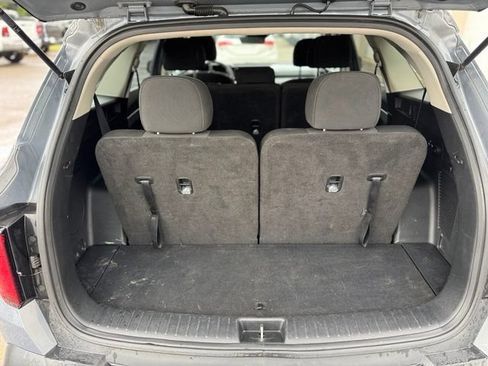 Used 2023 Kia Sorento LX FWD image 7
