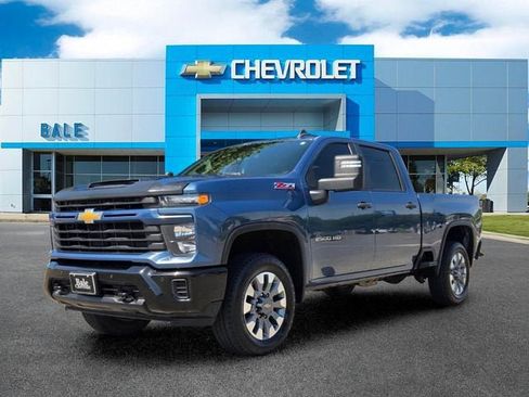 Used 2025 Chevrolet Silverado 2500 Custom w/ Custom Value Package AWD/4WD image 7