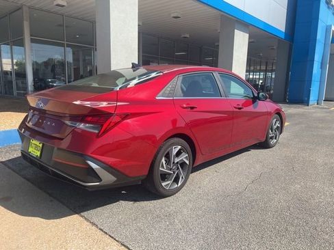 Used 2025 Hyundai Elantra SEL FWD image 9