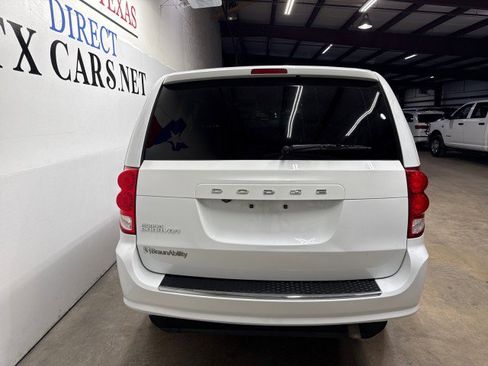 Used 2019 Dodge Grand Caravan SE FWD image 9