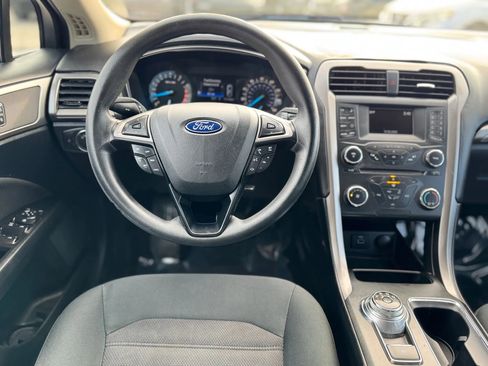 Used 2017 Ford Fusion SE image 18