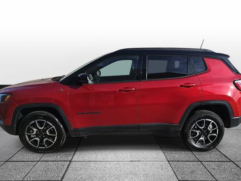 Used 2025 Jeep Compass Trailhawk AWD/4WD image 8