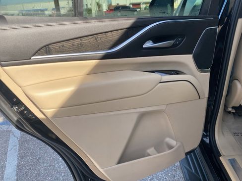 Used 2024 Cadillac Escalade Premium Luxury image 12