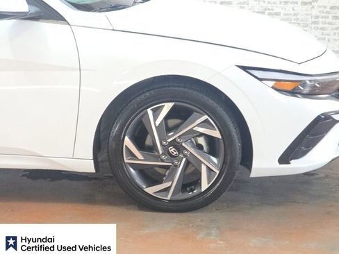 Used 2025 Hyundai Elantra SEL FWD image 7