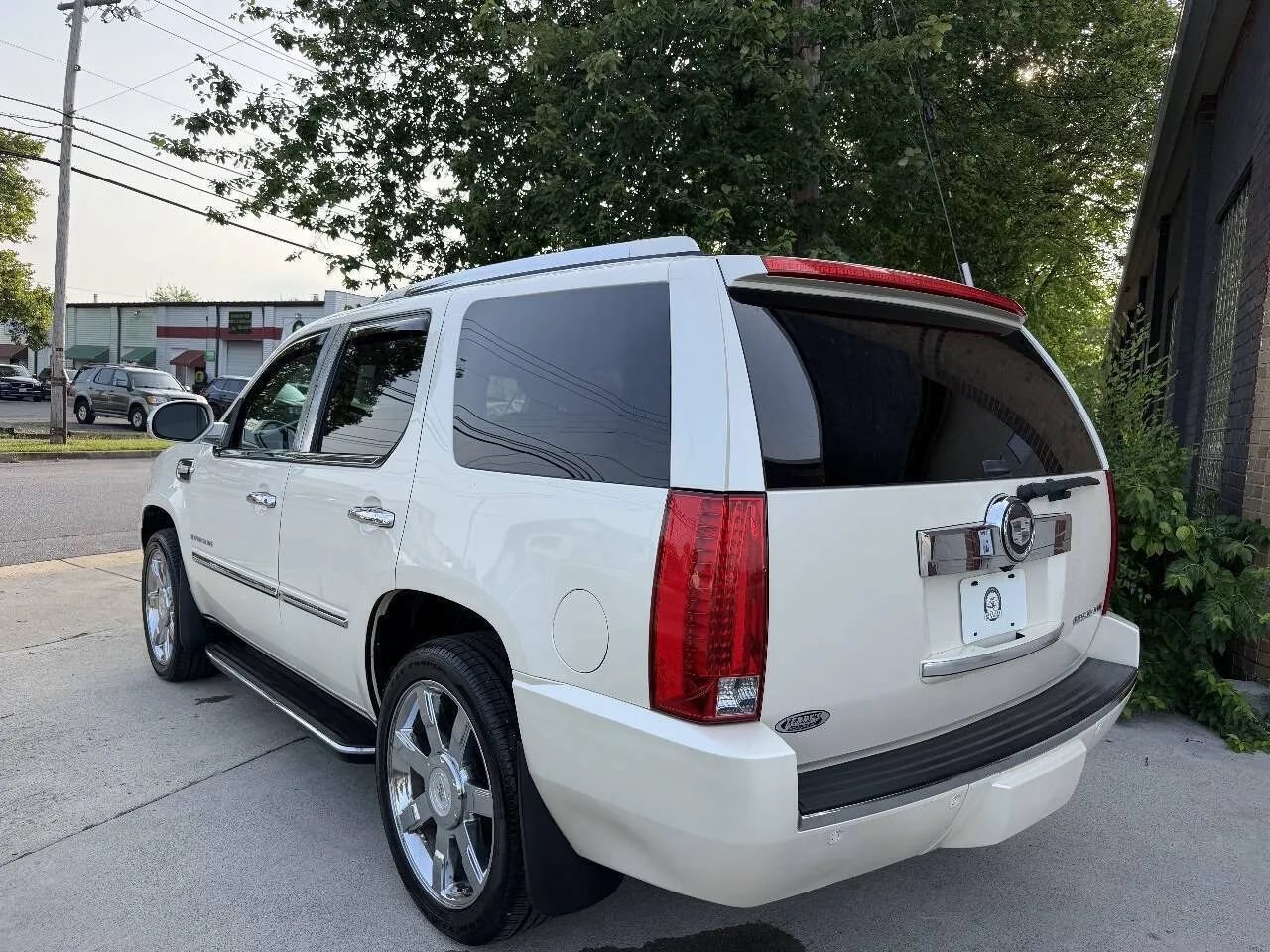 Used 2009 Cadillac Escalade 4WD Hybrid image 11