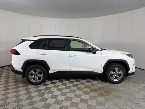Used 2022 Toyota RAV4 LE AWD/4WD image 9
