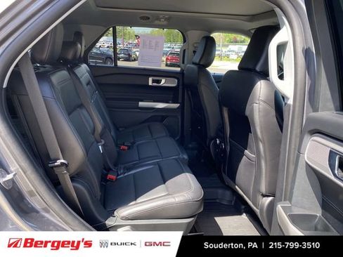 Used 2021 Ford Explorer Limited w/ Equipment Group 301A AWD/4WD image 29