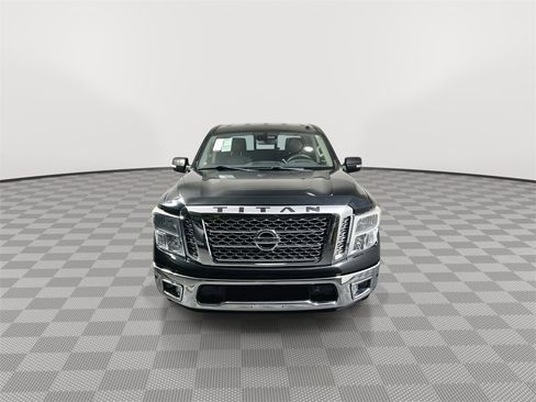 Used 2017 Nissan Titan SV image 3