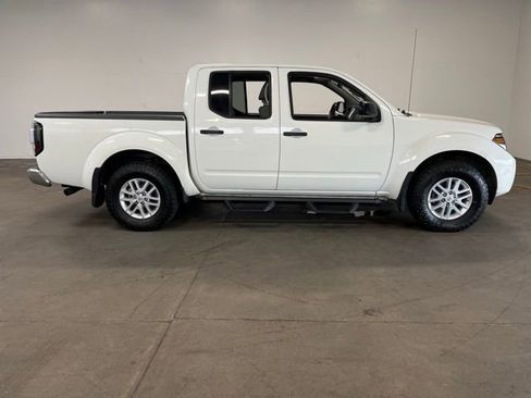Used 2019 Nissan Frontier SV AWD/4WD image 2