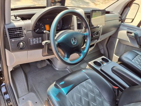 Used 2018 Mercedes-Benz Sprinter 2500 image 25