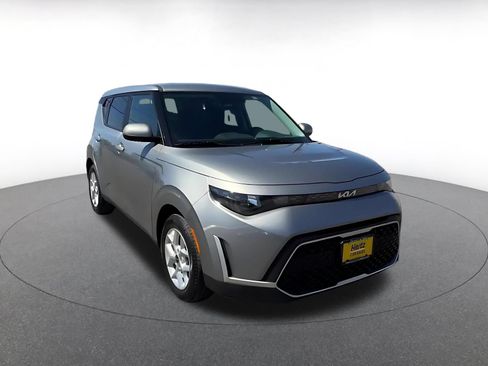 Used 2025 Kia Soul LX w/ LX Technology Package FWD image 3