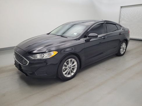 Used 2019 Ford Fusion SE FWD image 2