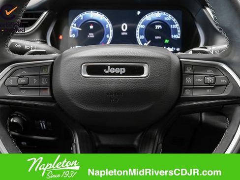 Used 2025 Jeep Grand Cherokee Altitude image 10