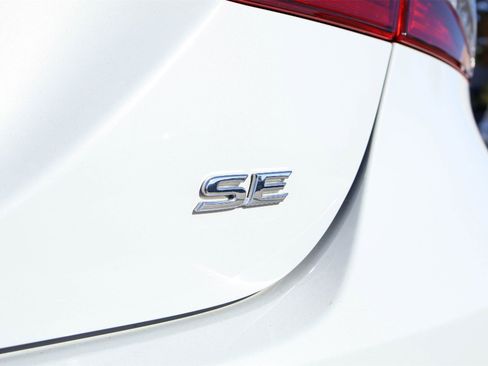 Used 2022 Toyota Camry SE image 7