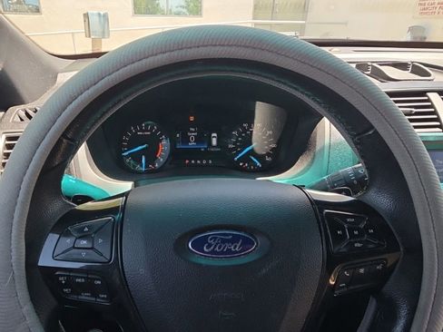 Used 2017 Ford Explorer XLT AWD/4WD image 16