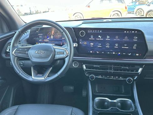 Used 2024 Chevrolet Traverse Z71 AWD/4WD image 11