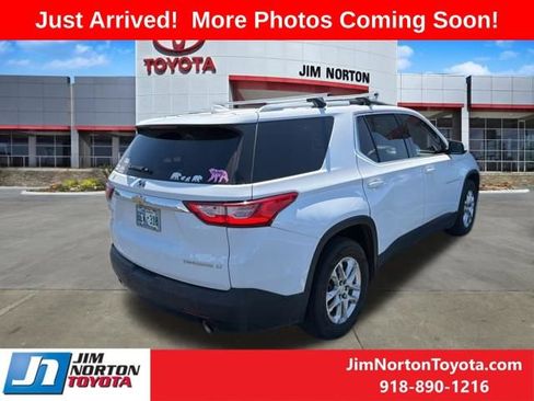 Used 2018 Chevrolet Traverse LT FWD image 3