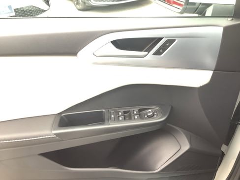 New 2026 Volkswagen Taos SE FWD image 28