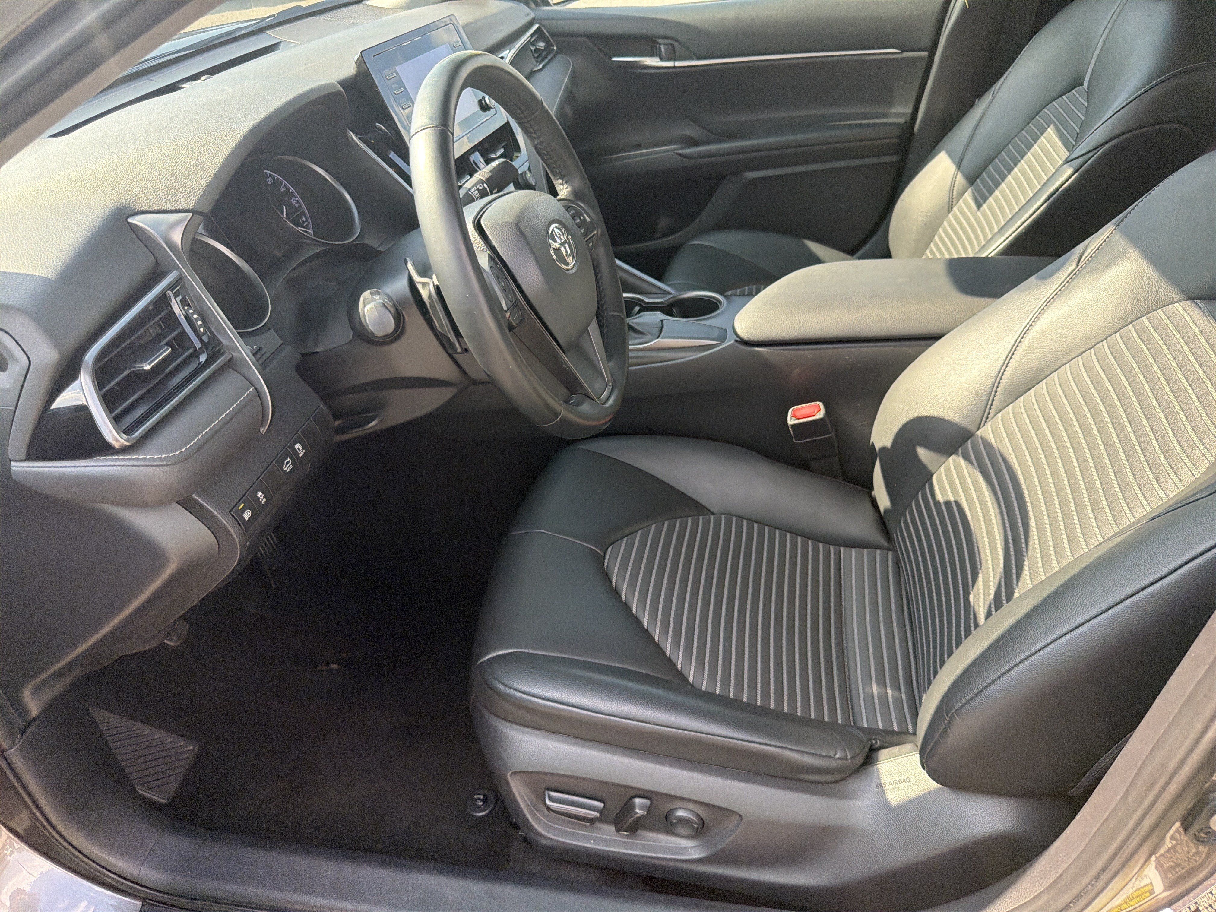 Used 2021 Toyota Camry SE FWD image 19