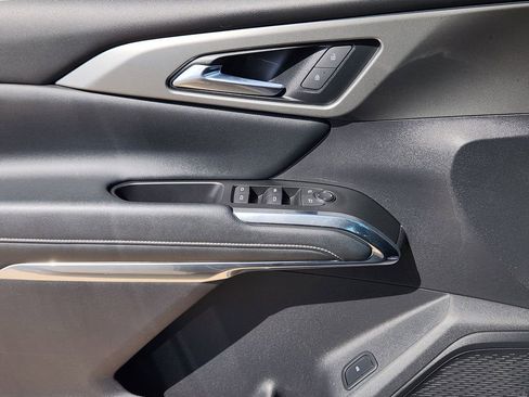 Used 2024 Chevrolet Traverse LT image 30