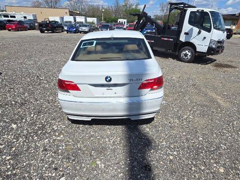 Used 2008 BMW 750i RWD image 9