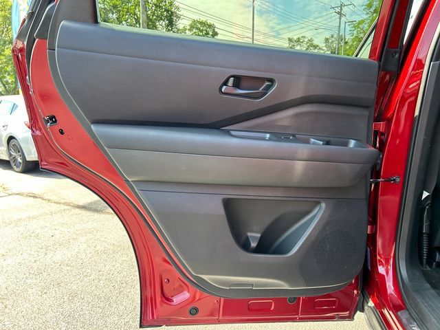Certified 2024 Nissan Pathfinder SV w/ SV Premium Package AWD/4WD image 23