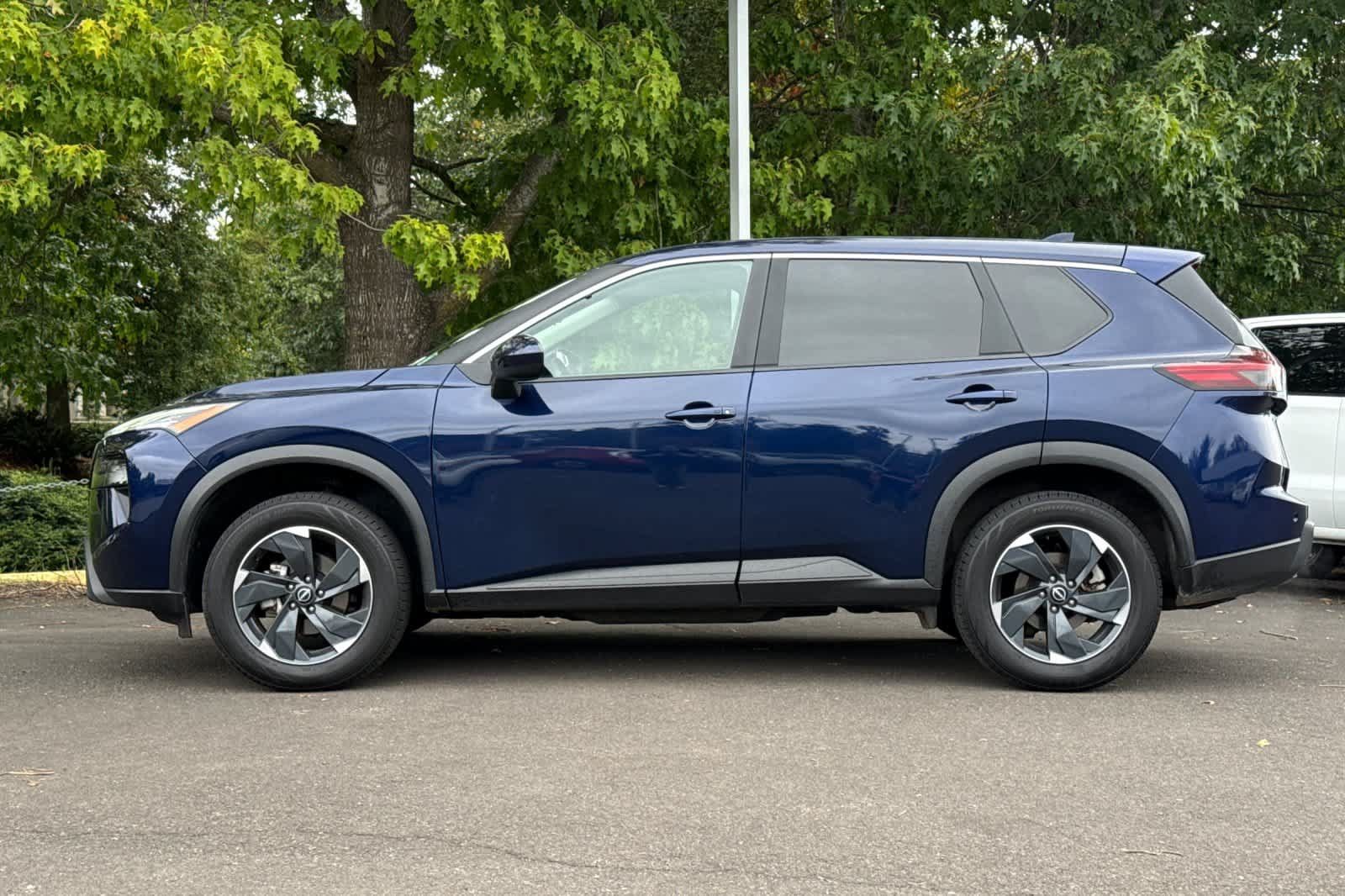 Used 2025 Nissan Rogue SV AWD/4WD image 5