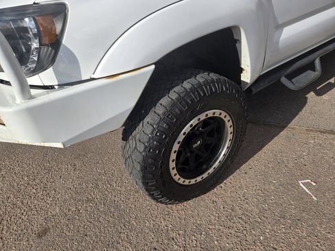 Used 2009 Toyota Tacoma 4x4 Double Cab w/ TRD Sport Pkg w/JBL Audio image 4