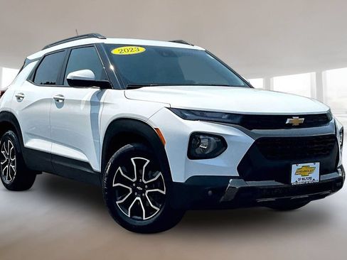 Used 2023 Chevrolet TrailBlazer ACTIV FWD image 2
