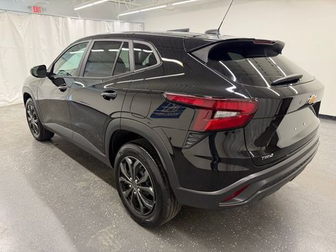 Used 2025 Chevrolet Trax LS image 3