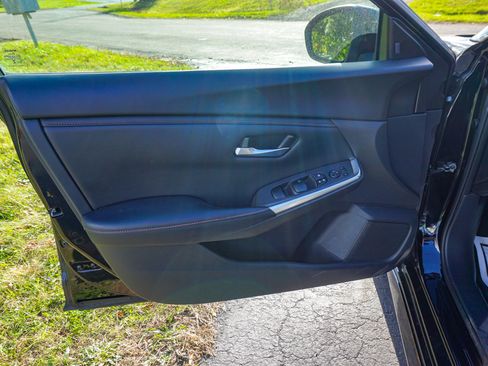 Used 2023 Nissan Sentra SR w/ Midnight Edition Package image 27