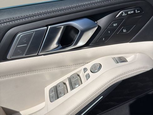 Used 2022 BMW X7 xDrive40i w/ Premium Package AWD/4WD image 12