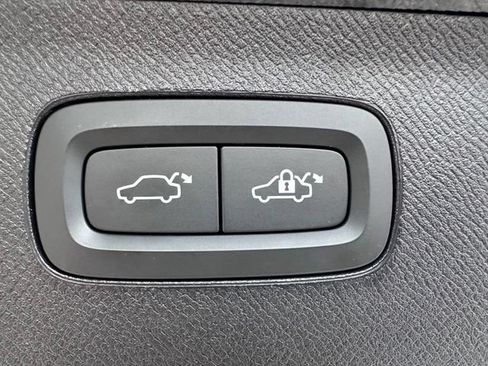 Certified 2023 Volvo XC90 B5 Plus w/ Protection Package Premier AWD/4WD image 9