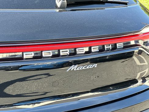 Certified 2025 Porsche Macan AWD/4WD image 31