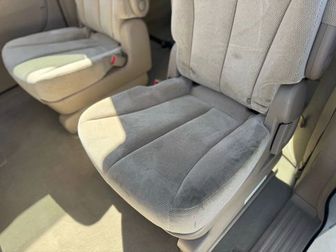 Used 2007 Kia Sedona EX image 29