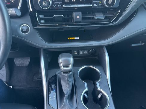 Used 2025 Toyota Highlander XSE image 9