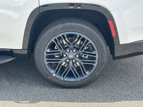New 2026 Jeep Grand Wagoneer 4WD image 18