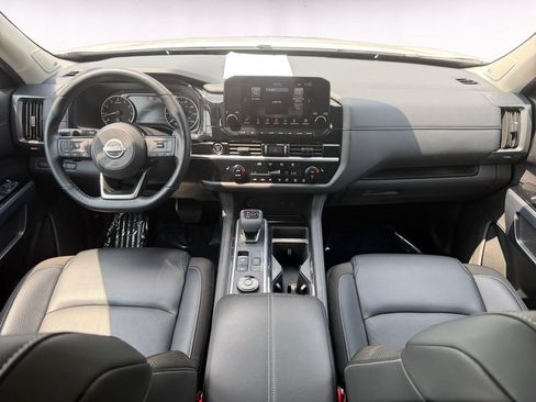 Used 2024 Nissan Pathfinder SL w/ SL Premium Package AWD/4WD image 10