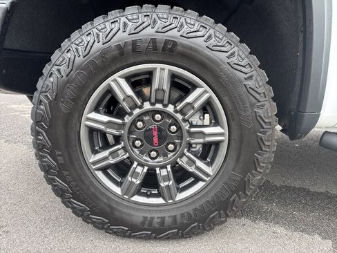 Used 2025 GMC Sierra 1500 AT4X image 15