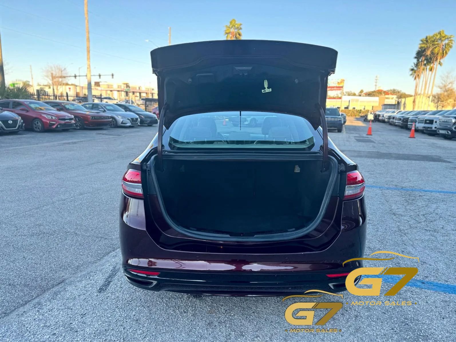 Used 2017 Ford Fusion SE w/ Fusion SE Technology Package FWD image 4