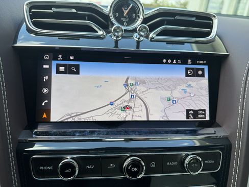 Used 2024 Bentley Bentayga Extended Wheelbase AWD/4WD image 23