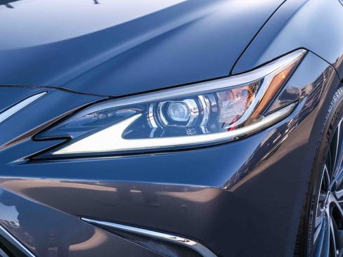 Used 2025 Lexus ES 300h w/ Premium Package FWD image 12