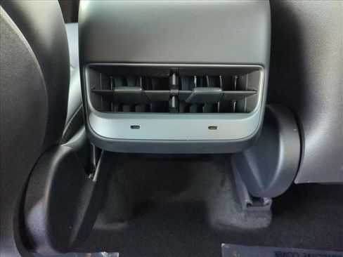 Used 2024 Tesla Model Y Performance image 18