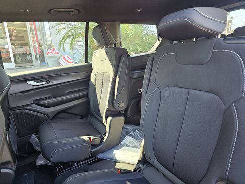 New 2025 Jeep Grand Cherokee L Laredo image 26