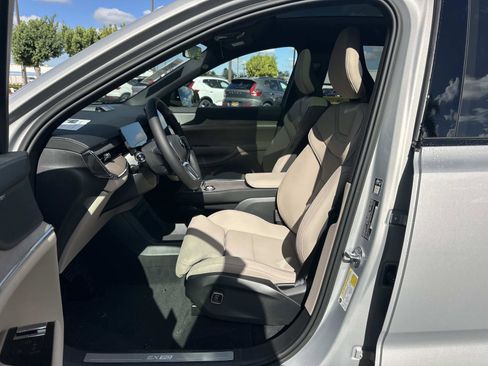 New 2025 Volvo EX90 Ultra image 13